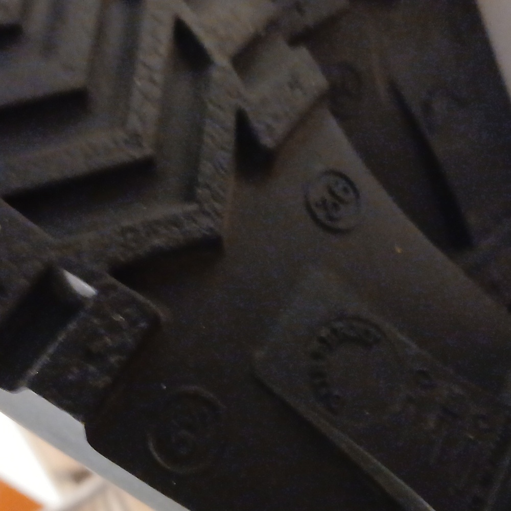 BURBERRY RAIN BOOTS - Picture 5 of 9